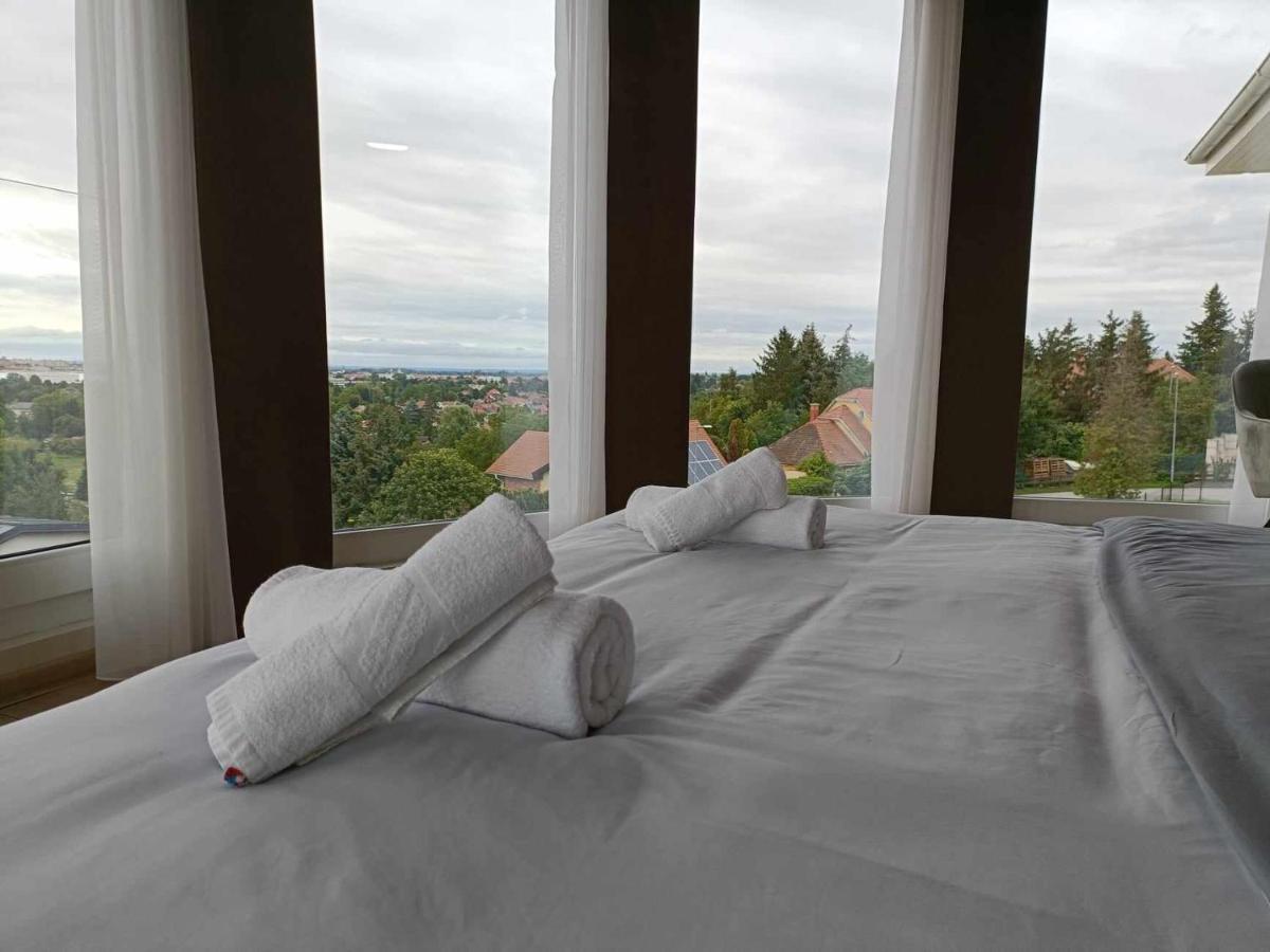 West Panorama Penthouse - Apartment With A Fantastic View Of The City Szombathely Exterior foto