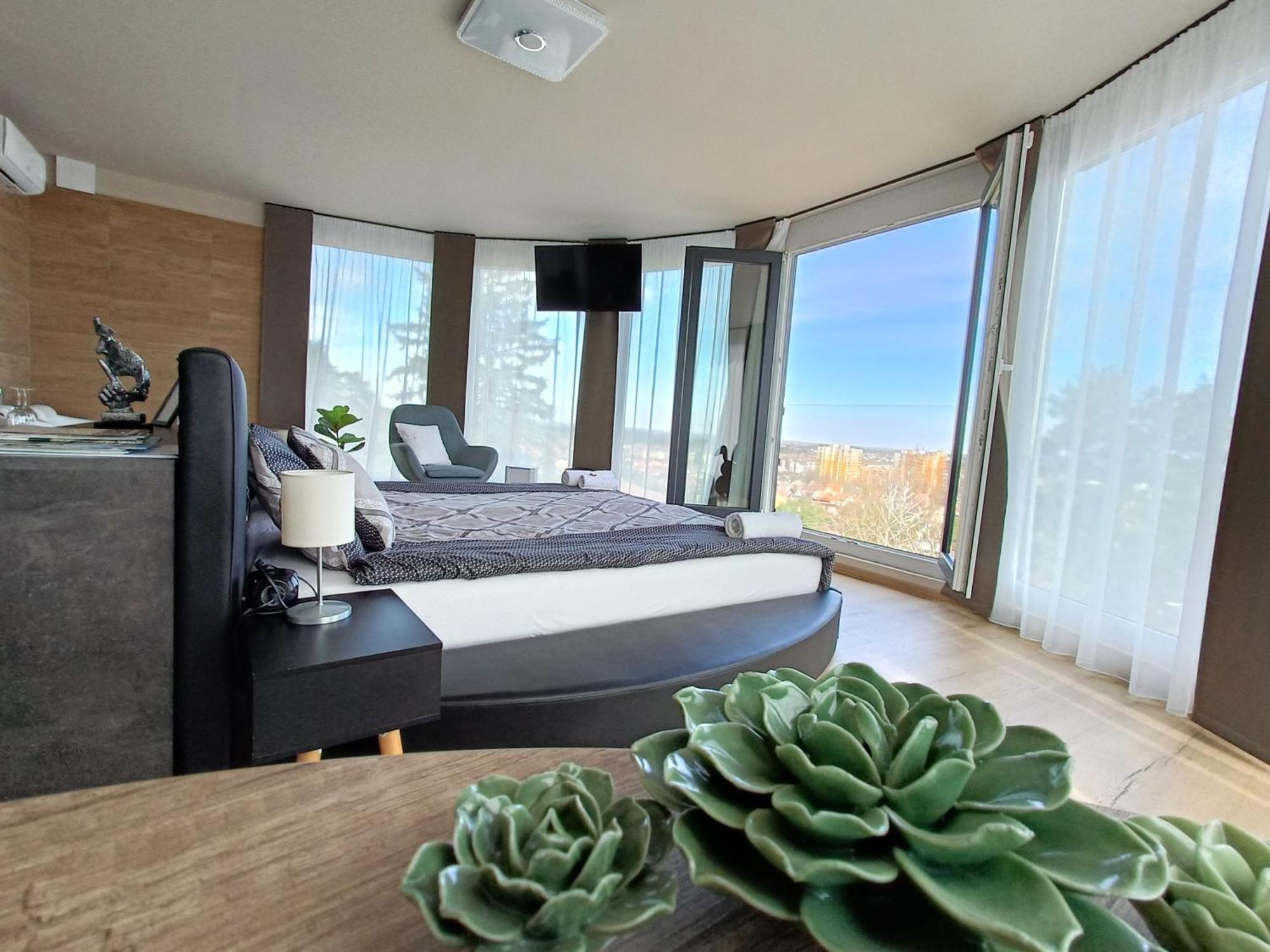 West Panorama Penthouse - Apartment With A Fantastic View Of The City Szombathely Exterior foto